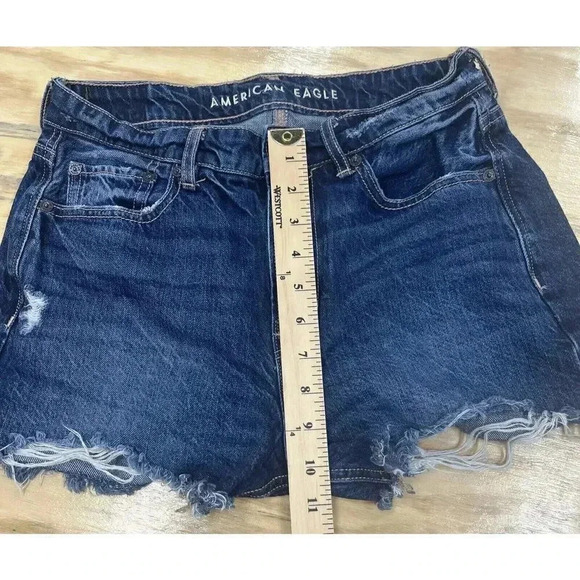 American Eagle TOMGIRL Denim Short Women’s Size 4 Raw Hem Distressed - Picture 12 of 13